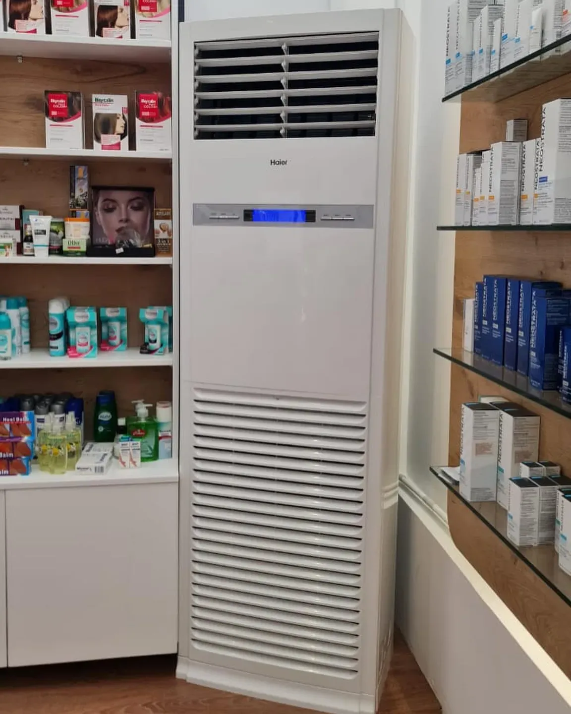 Kondicioner kolone i instaluar në ambientin e një farmacie